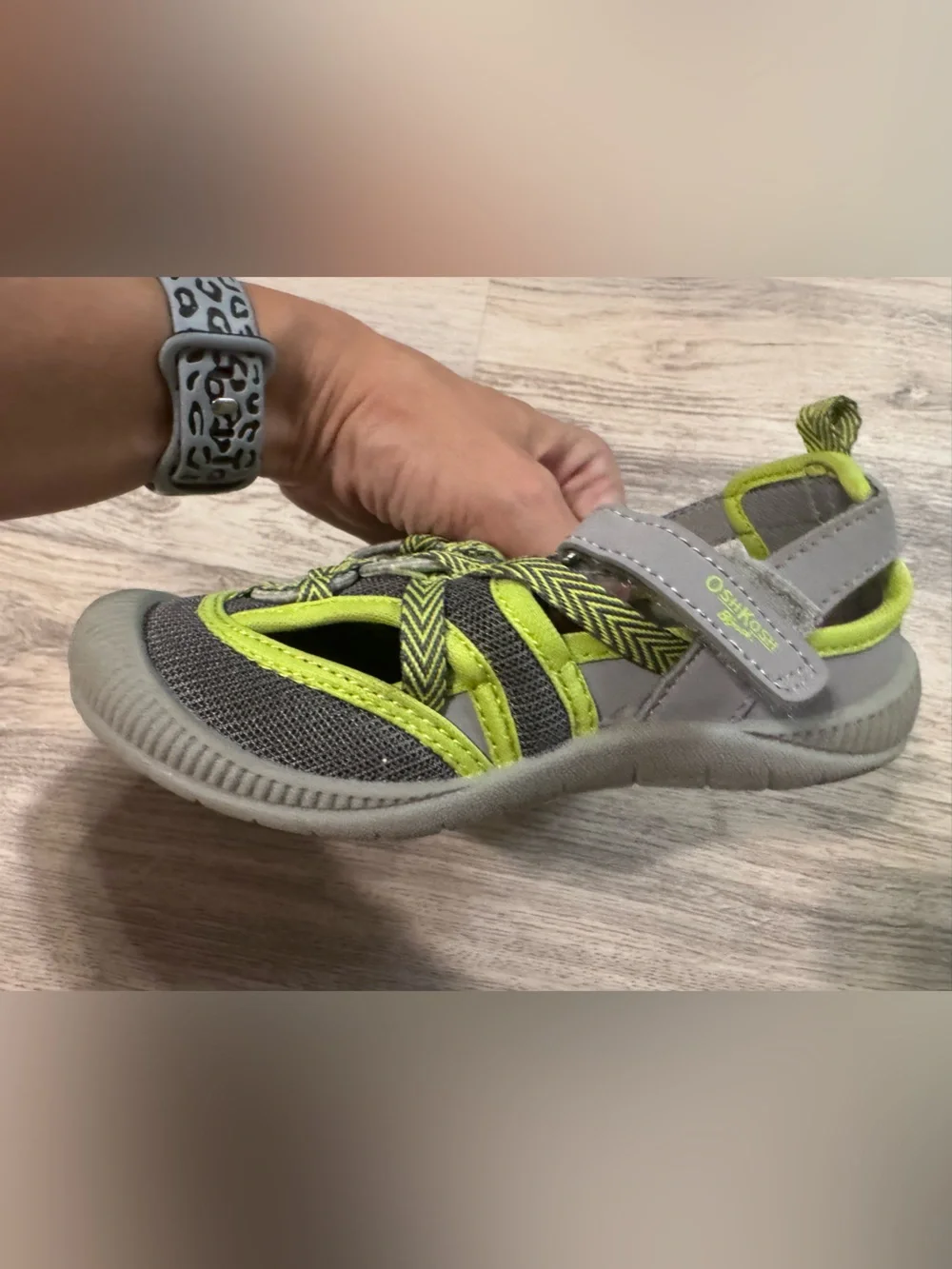 OshKosh B'gosh Gray and Lime Kids sandals - Picture 7 of 8